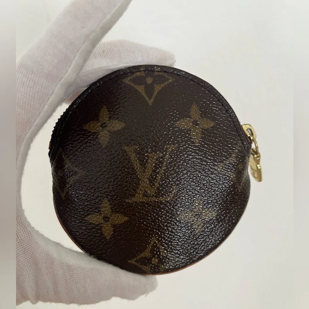Louis Vuitton Monogram Round Coin AirPod Pouch Unisex EUC 2007 France